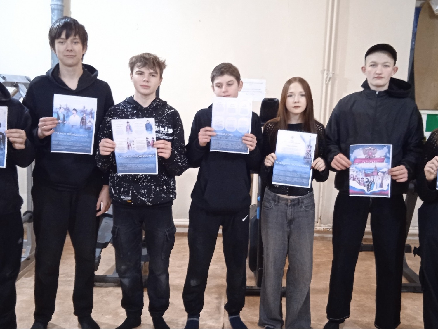 В рамках Года единства народов России, в сельском Доме культуры провели тематическую программу «Наше будущее – в единстве»..